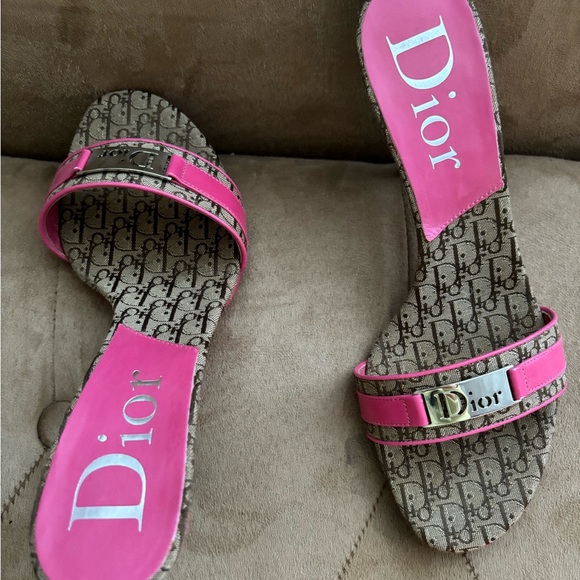 Authentic Vintage Hot Pink Dior Kitten Heels - Picture 2 of 6